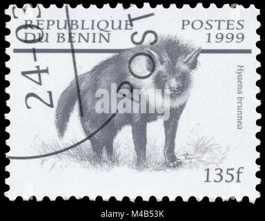 BUDAPEST, Ungarn - 11. Februar 2017; Stempel gedruckt in Benin aus der Ausgabe der "DUGONGS" [SÄUGETIERE' zeigt Braune Hyäne (Hyaena brunnea), ca. 1999 Stockfoto