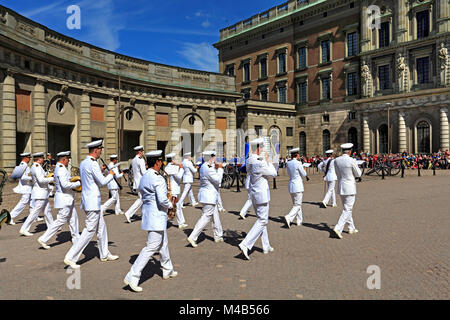 Stockholm/Schweden - vom 05.08.2013 01:Altstadt Gamla Stan - Königspalast - offizielle Residenz der Familie des Königs in Stockholm - Feierlicher ändern für Stockfoto