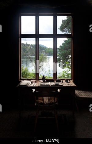 BERGEN, Norwegen - 18 Aug, 2011: Kleine Kabine von der Nordas See in Troldhaugen von norwegischen Komponisten Edvard Grieg in seiner größten Werke zu komponieren Stockfoto