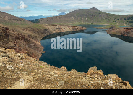 See in Caldera Vulkan Ksudach. Süd-Kamtschatka-Naturpark. Stockfoto