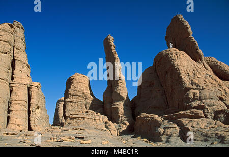 Algerien. In der Nähe von Djanet. Nationalpark Tassili n'Ajjer. Tassili Plateau. UNESCO-Weltkulturerbe. Sahara. Auf Mann der Tuareg Stamm. Nomad. Stockfoto