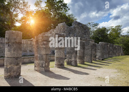 Halle der tausend Säulen in Chichen Itza - Spalten Stockfoto