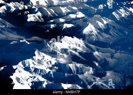 Luftaufnahme über die Rocky Mountains vom Flugzeug aus Stockfoto