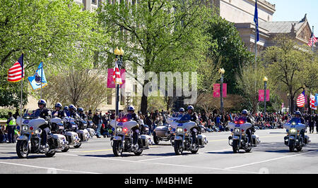 Die Metropolitan Police Dept Motor cycle Team in Cherry Blossom Parade im Distrikt von Columbia Stockfoto