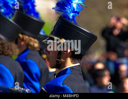 High School marching band während der Kirschblüte Parade in Washington DC Stockfoto