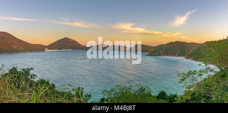 Sonnenuntergang an der kristallinen Strände von Pontal do Atalaia. Stockfoto