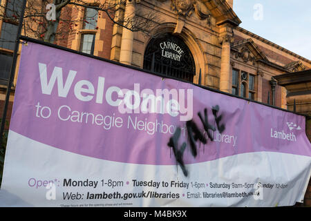 Außen an der Carnegie Bibliothek in Herne Hill im Süden Londons, die zum ersten Mal in fast 2 Jahren eröffnet, die am 15. Februar 2018 in London, England. Von Lambeth Rat geschlossen und belegt durch Demonstranten für 10 Tage im Jahr 2016, wird die Bibliothek vermacht von uns Philanthrop Andrew Carnegie hat überhaupt gesperrt, weil, sagen Lambeth Sparmaßnahmen notwendig sind. Eine Turnhalle, die Einheimischen sagen, dass Sie nicht wollen oder müssen, hat im Keller und Bibliothek Raum einen Bruchteil wie zuvor und es glaubte, keine qualifizierte Bibliothekare anwesend sein wird, um es zu verwalten installiert. Die Demonstranten auch Bel Stockfoto