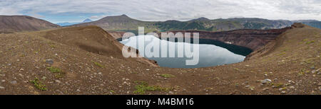 See in Caldera Vulkan Ksudach. Süd-Kamtschatka-Naturpark. Stockfoto