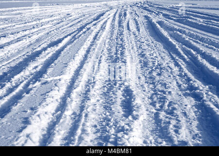 Spuren im Schnee Stockfoto