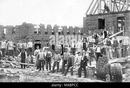 Gruppenbild, Arbeiter auf der Baustelle, 1930er Jahre, genaue Lage unbekannt, Deutschland Stockfoto