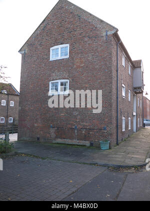 Altes Lagerhaus Kanal entlang Louth Lincolnshire Stockfoto