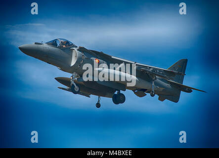 Spanische Marine McDonnell Douglas AV-8B Harrier II VTOL flying-Demo auf der Farnborough International Airshow Handel, 2014. Stockfoto