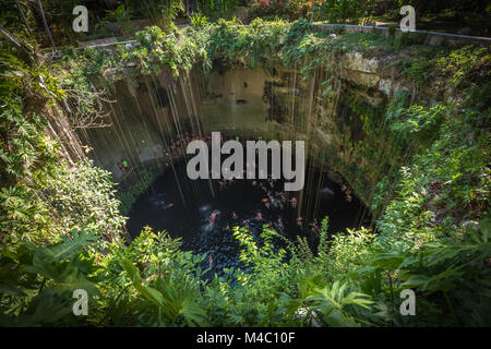 Ik Kil Cenote, beliebtes Wahrzeichen Yucatan, Mexiko Stockfoto