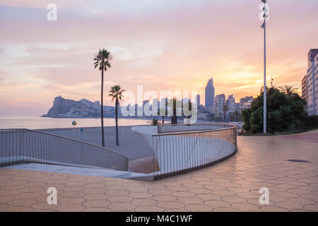 Benidorm Alicante Playa de Poniente Strand Sonnenuntergang Stockfoto