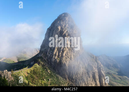 Die riesigen vulkanischen Felsen Roque de Agando auf La Gomera Stockfoto