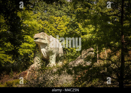 Dinosaurier Skulptur im Park Stockfoto