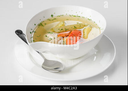 Suppe mit Türkei Frikadellen, Kartoffeln und Gemüse. selektiven Fokus Stockfoto