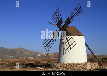 Runden Stein Windmühle auf Fuerteventura Stockfoto