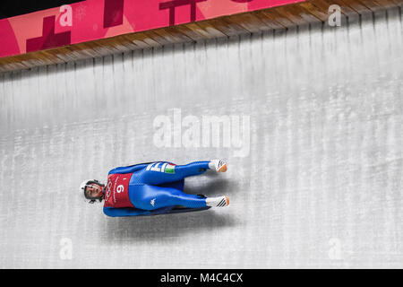 Pyeongchang, Südkorea. 15 Feb, 2018. Andrea Voetter von Italien in Rodler Relais Wettbewerb konkurrieren an Olympischen Sliding Center in Pyeongchang, Südkorea. Ulrik Pedersen/CSM/Alamy leben Nachrichten Stockfoto