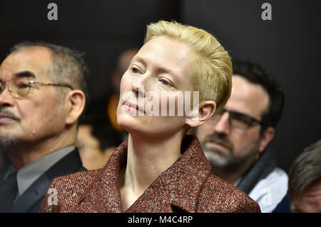 Berlin, Deutschland. 15 Feb, 2018. Tilda Swinton während der "Isle of Dogs" Pressekonferenz auf der 68. Internationalen Filmfestspiele Berlin/Berlinale 2018 am 15. Februar 2018 in Berlin, Deutschland. | Verwendung weltweit Quelle: dpa/Alamy leben Nachrichten Stockfoto