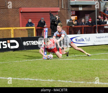 Hull, Großbritannien. 15 Feb, 2018. Der Rumpf Kr Ryan Shaw Kerben der erste Versuch während der Betfred Super League Spiel zwischen Rumpf Kr und Katalanen Drachen am Donnerstag, den 15. Februar 2018 an der KCOM Craven Park Credit: Aktuelles Bilder/Alamy leben Nachrichten Stockfoto