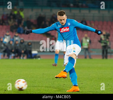 Neapel, Kampanien, Italien. 15 Feb, 2018. Piotr Zielinski von SSC Napoli in Aktion während der UEFA Europa League Spiel zwischen SSC Napoli und RB Lipsia in San Paolo Stadions. Credit: Ernesto Vicinanza/SOPA/ZUMA Draht/Alamy leben Nachrichten Stockfoto