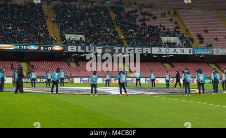 Neapel, Kampanien, Italien. 15 Feb, 2018. Allgemeine Ansicht des San Paolo Stadium vor dem UEFA Europa League zwischen SSC Napoli und RB Lipsia in San Paolo Stadions. Credit: Ernesto Vicinanza/SOPA/ZUMA Draht/Alamy leben Nachrichten Stockfoto