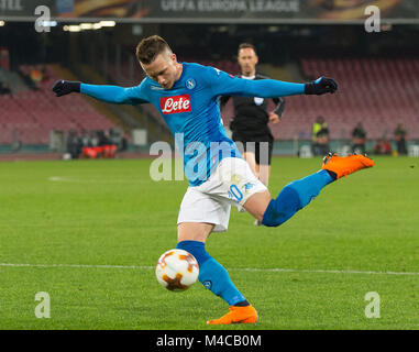 Neapel, Kampanien, Italien. 15 Feb, 2018. Piotr Zielinski von SSC Napoli in Aktion während der UEFA Europa League Spiel zwischen SSC Napoli und RB Lipsia in San Paolo Stadions. Credit: Ernesto Vicinanza/SOPA/ZUMA Draht/Alamy leben Nachrichten Stockfoto