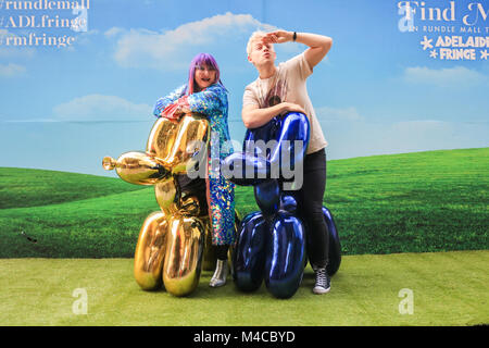 Adelaide, Australien. 16 Feb, 2018. L-R Heather Croall Director und Chief Executive Adelaide Fringe, Joel Creasey Adelaide Fringe Botschafter besuchen die Photocall, offiziell das Adelaide Fringe Festival des weltweit größten jährlichen Arts Festival, das am 16. Februar beginnt und läuft bis zum 18. März 2018 und verfügt über mehr als 5.000 Künstler aus Australien und der ganzen Welt Credit: Amer ghazzal/Alamy Leben Nachrichten öffnen Stockfoto