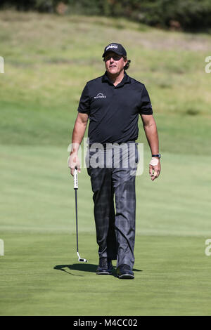 Los Angeles, CA, USA. 15 Feb, 2018. Phil Mickelson während der öffnung, die von der Genesis geöffnet an der Rivera Country Club in Los Angeles, Ca am 15. Februar 2018. Jevone Moore Credit: Cal Sport Media/Alamy leben Nachrichten Stockfoto