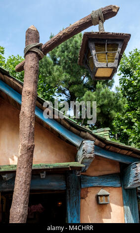 Altmodische Laternen in der Dunkelheit. Vintage Style metall Lampe