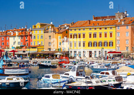 Hafen und Marina in wundervoll romantischen Altstadt von Rovinj, Istrien, Kroatien, Europa Stockfoto