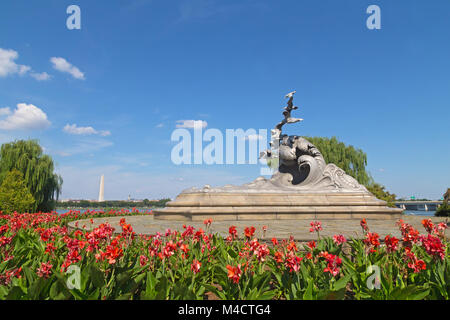 WASHINGTON, DC - 27. August 2016: Die Navy-Merchant Marine Denkmal ist in Lady Bird Johnson Park auf Columbia Insel zu Ehren der US Navy Segler ein Stockfoto