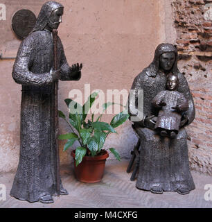 Kleine Statuen von Jesus Mary und Joseph in der Basilica di Santa Maria Degli Angeli e dei Martiri Kirche, Rom, Italien. Stockfoto