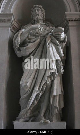 Marmorstatue des Heiligen Johannes der Täufer 2009 von Giuseppe Ducrot in der Basilica di Santa Maria Degli Angeli e dei Martiri Kirche, Rom, Italien. Stockfoto