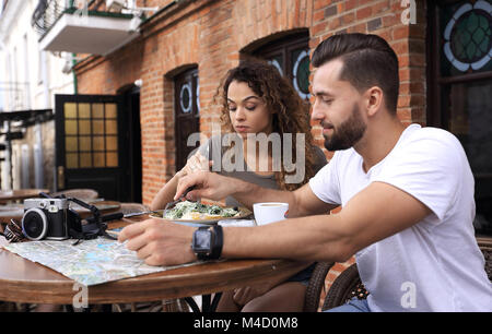 Portrait von herrlich romantisches Paar sitzen in einem Café mit Kaffee Stockfoto