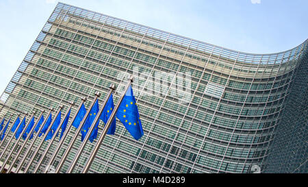 Europäische Fahnen vor dem Berlaymont-Gebäude