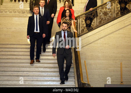 Spd und Labour Party (SDLP) leader Colum Eastwood zu den Medien in Stormont, Belfast, Montag, Feb 12th, 2018 spricht. Der britische Premierminister Theresa May und der irische Premierminister Leo Varadkar sind Belfast später für die Gespräche mit der stormont Parteien zu besuchen. Die Premierminister links ohne ein Abkommen übertragenen Regierung wiederherzustellen. Stockfoto