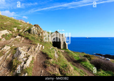 Königin Adelaides Grotte, Penlee Battery auf der Rame Head Halbinsel, Cornwall, England. Verwendet in der TV-Serie Delicious. Stockfoto