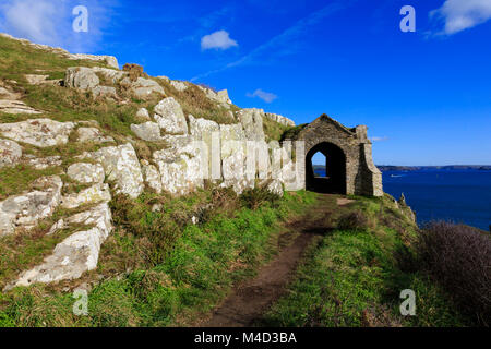 Königin Adelaides Grotte, Penlee Battery auf der Rame Head Halbinsel, Cornwall, England. Verwendet in der TV-Serie Delicious. Stockfoto