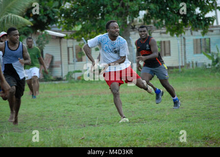 Fidschi Männer Rugby spielen, Rakiraki Spielfeld, Fidschi. Stockfoto