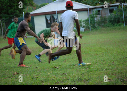 Fidschi Männer Rugby spielen, Rakiraki Spielfeld, Fidschi. Stockfoto