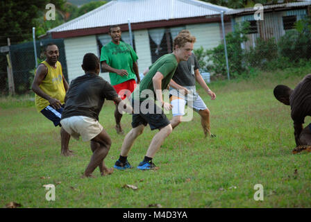 Fidschi Männer Rugby spielen, Rakiraki Spielfeld, Fidschi. Stockfoto