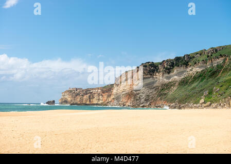 Strand in Nazare, eine Surf Paradise Town Stockfoto