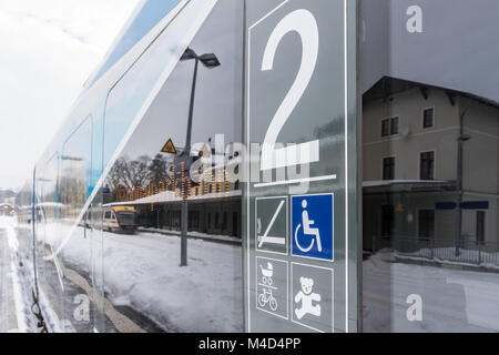 Regionalzug der Deutschen Bahn modernisiert Stockfoto