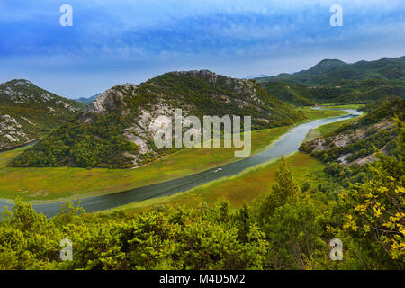 Rijeka Crnojevica River in der Nähe von Skadar See - Montenegro Stockfoto