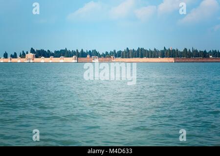 Der alte Friedhof auf der Insel in Venedig Stockfoto