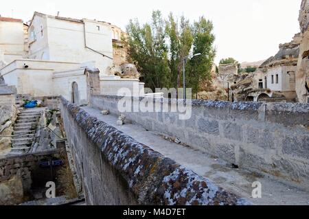 Über das römische Aquädukt von Mustafapasa Türkei Stockfoto