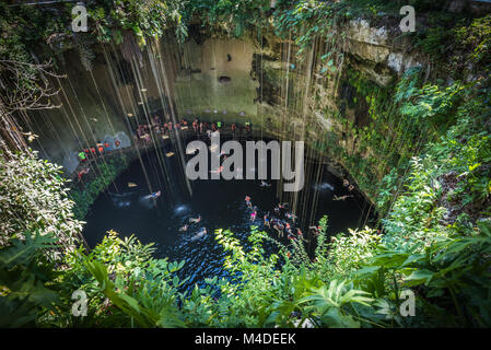 Ik Kil Cenote, beliebtes Wahrzeichen Yucatan, Mexiko Stockfoto