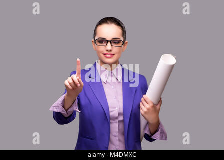 Die Frau, die maßgeschneiderte virtuelle Taste drücken Stockfoto